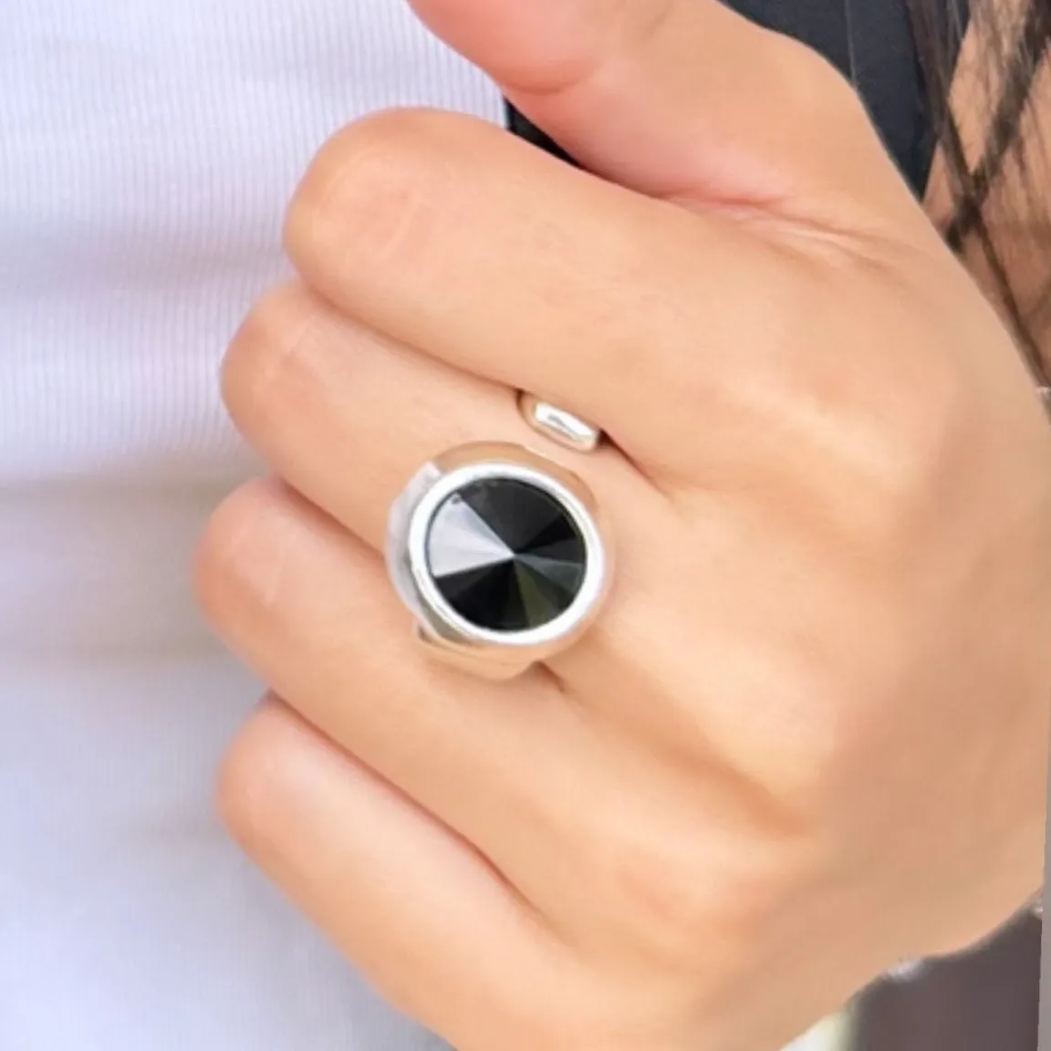 DESTELLOS BLACK CRYSTAL ADJUSTABLE RING