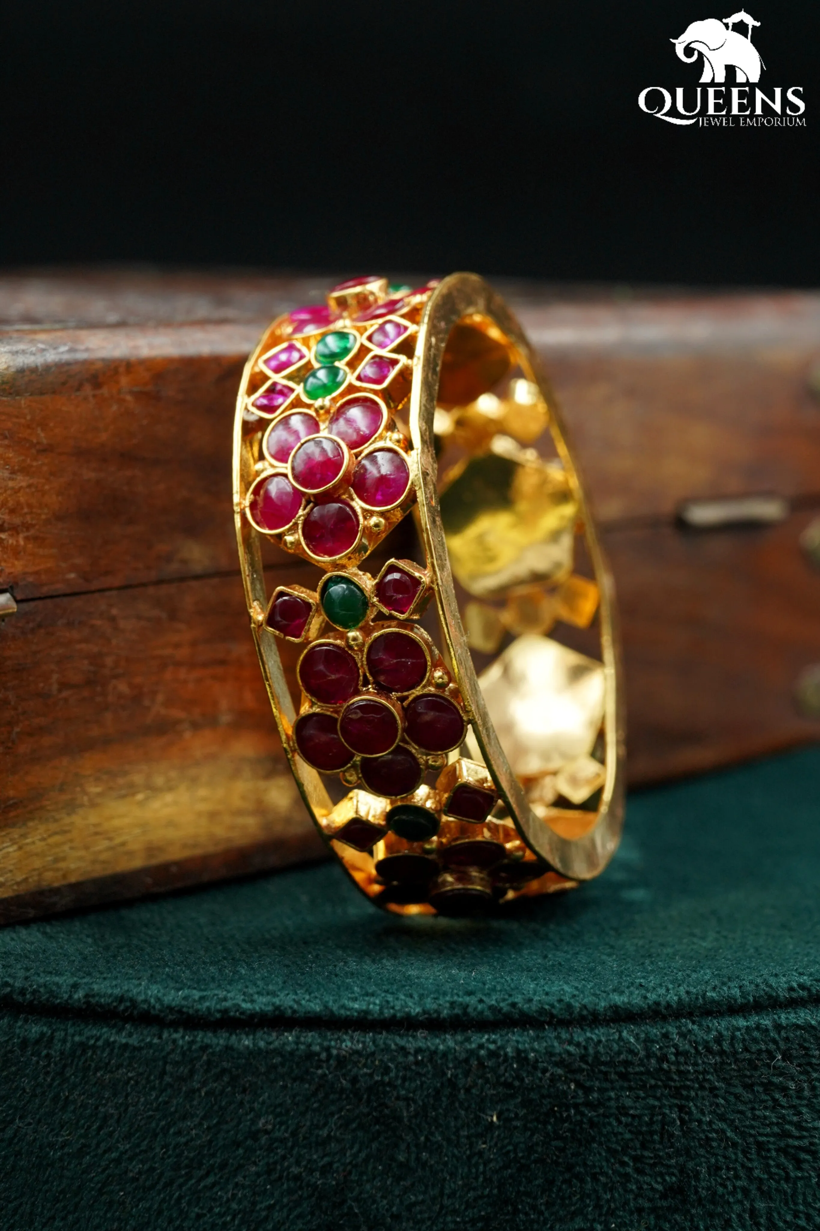 MADHAVI KEMP BANGLE