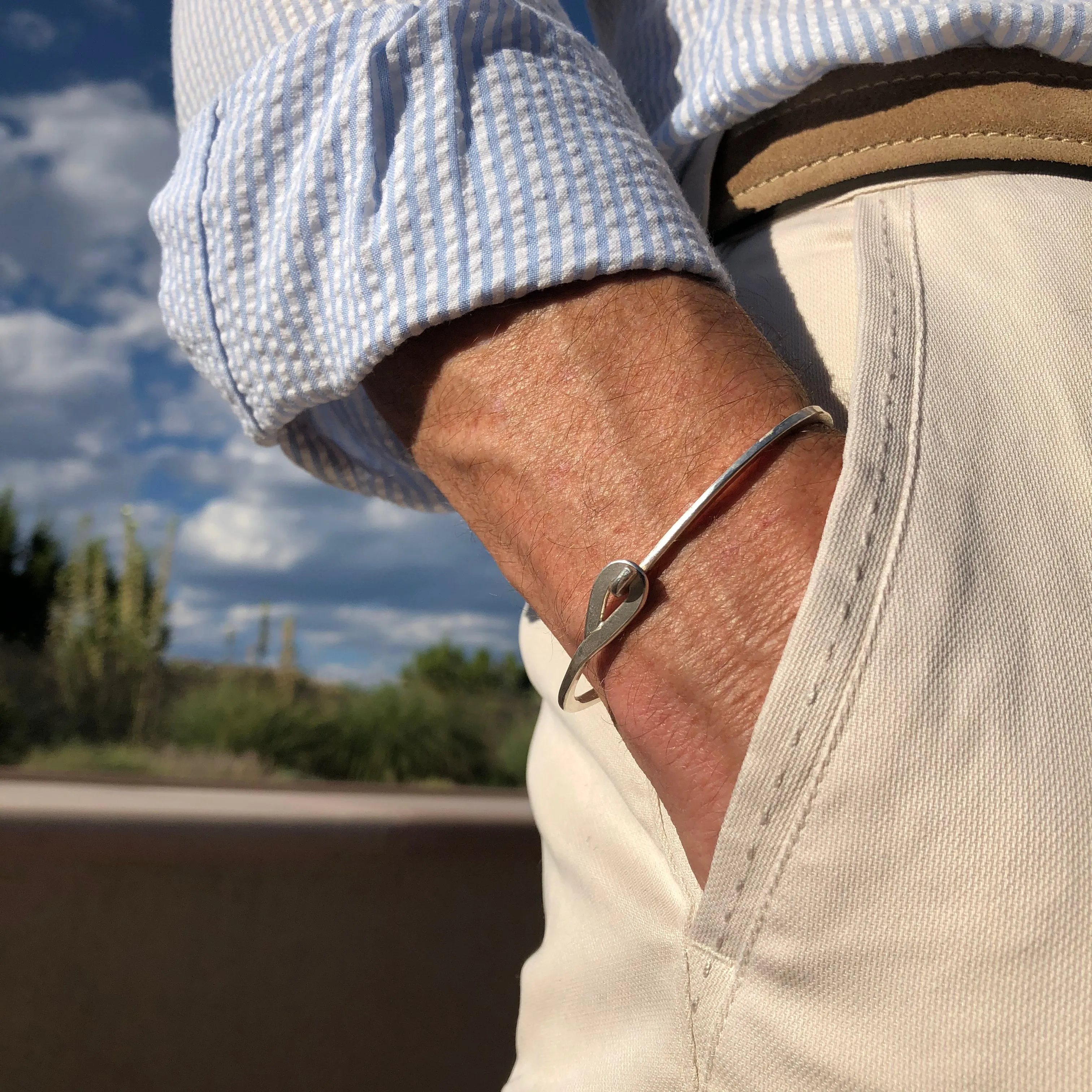 Oxidized grande sterling silver hammered hook & eye bracelet