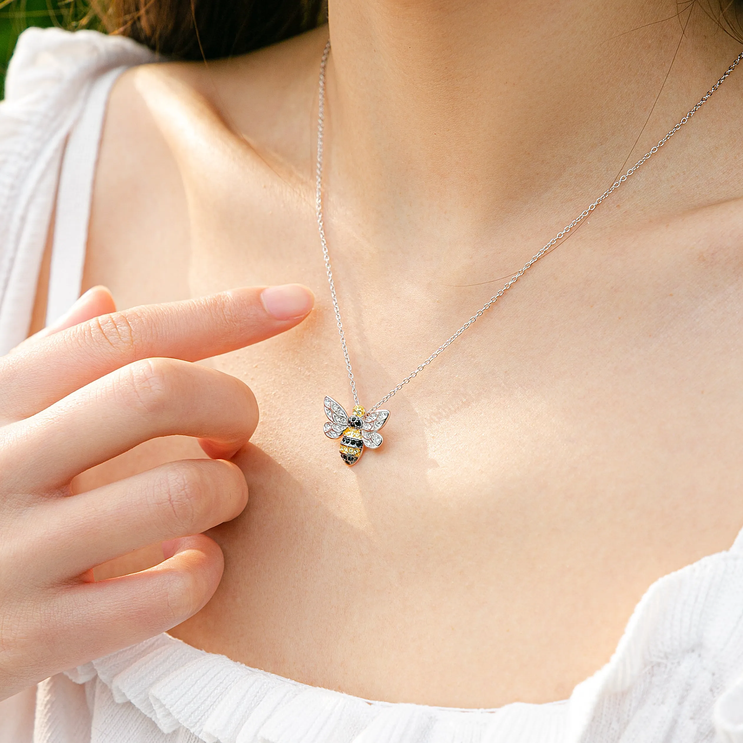 Swarovski Crystals Bee Necklace *NEW*